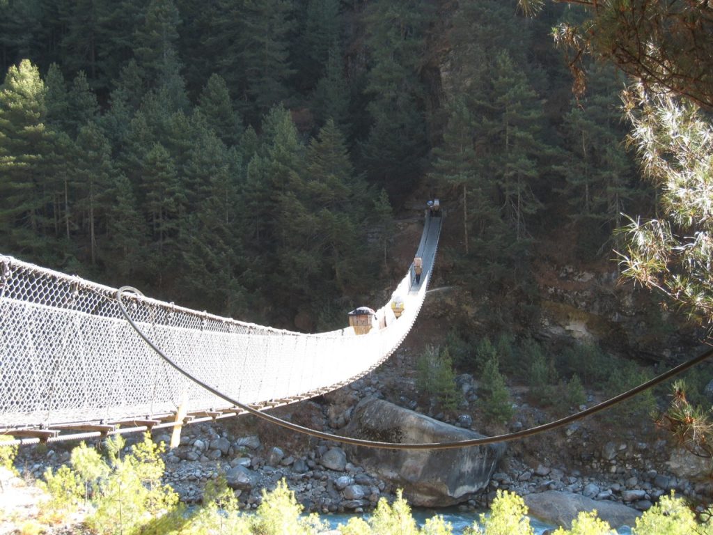 吊り橋を渡る 2009 ナムチェ・バザール・トレッキング