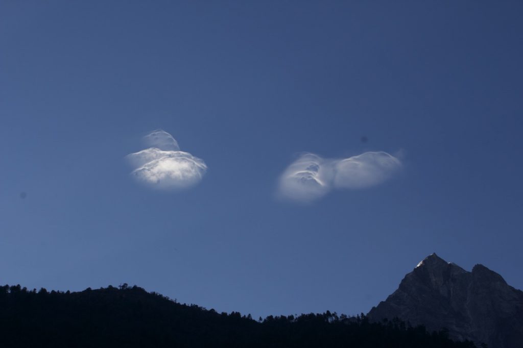 パクディン上空の雲。翌日から天気が崩れた 2010/11 ナムチェ・バザール・トレッキング
