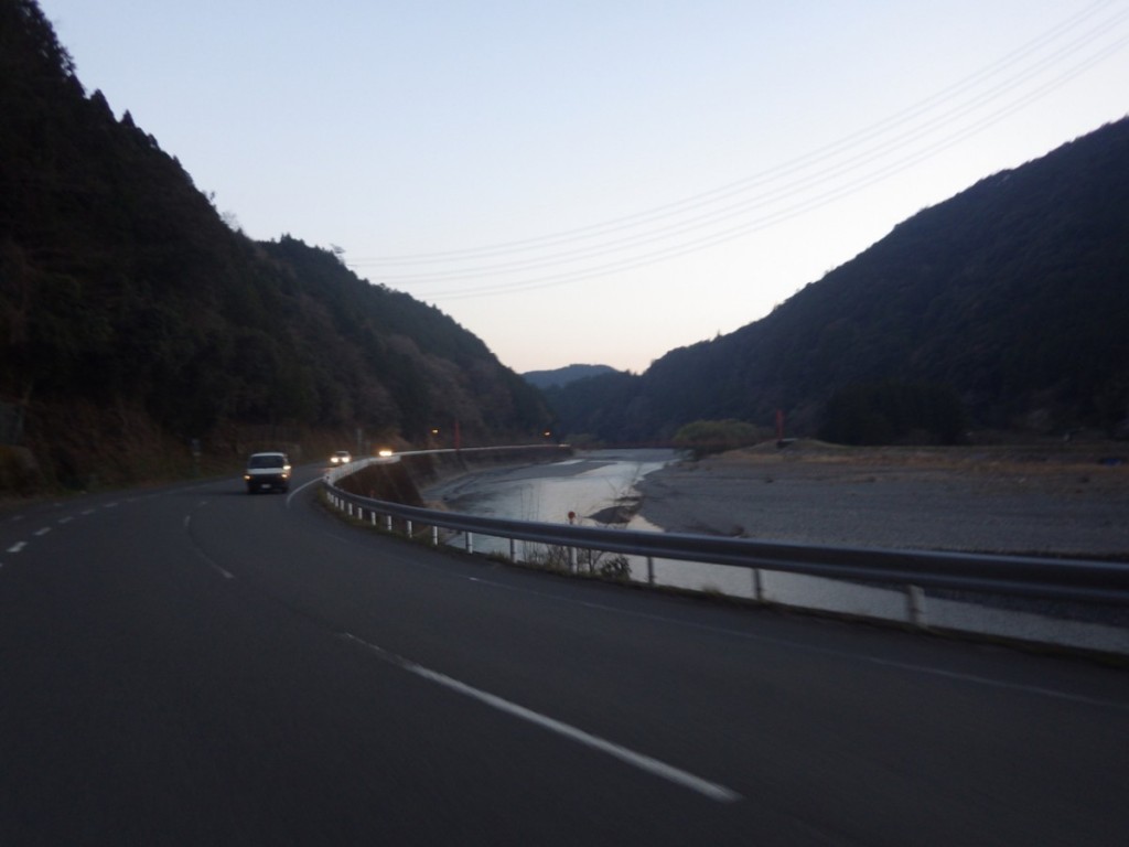 気田川沿いの国道362号線 (2015BRM328井川300km)