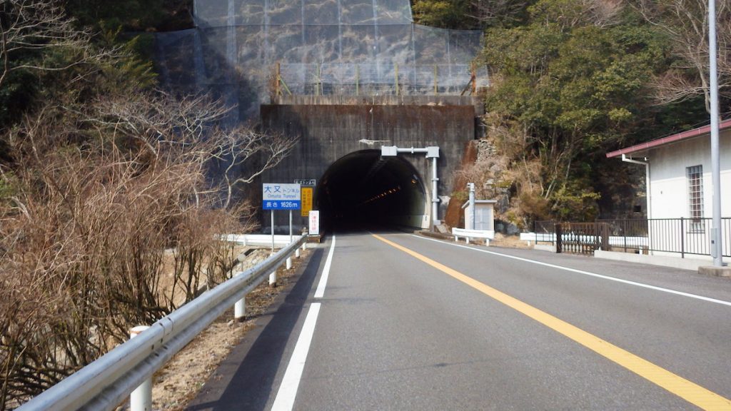 矢ノ川峠をトンネルで越える